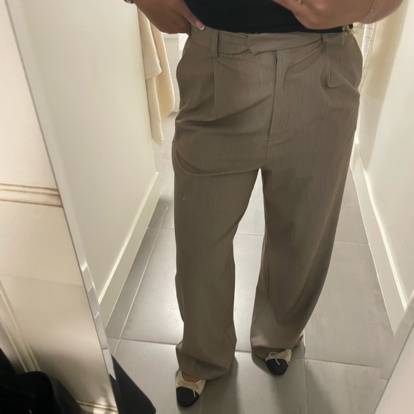 SOLD 🤍Djerf Avenue Favorite Pants Oat - Picture 5 of 5